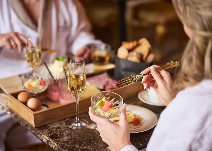 Wellnessresort & De Valkenberg Hotel